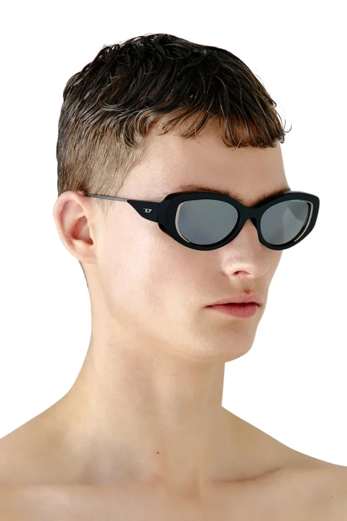 0dl2001 storlek 54 Solglasögon i cat-eye-stil