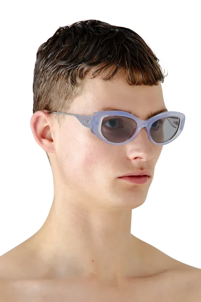 0dl2001 storlek 54 Solglasögon i cat-eye-stil