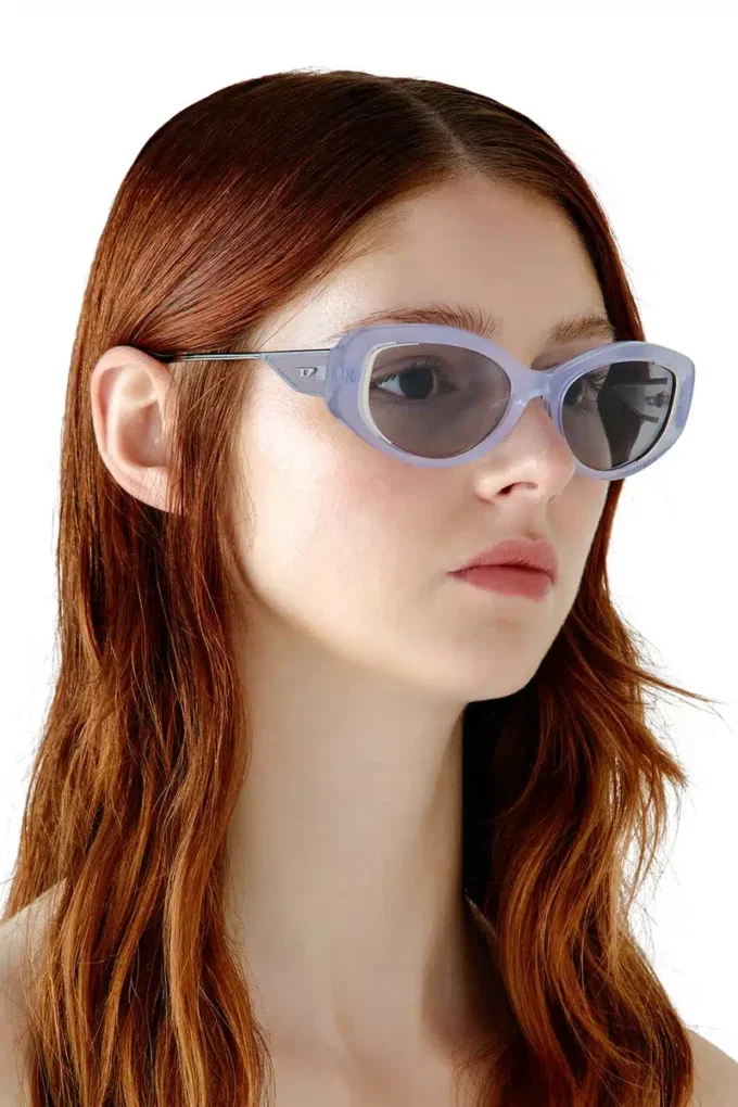 0dl2001 storlek 54 Solglasögon i cat-eye-stil