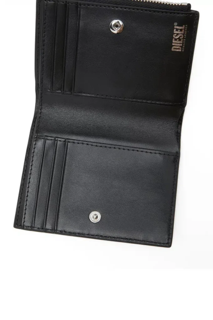 1dr bi-fold zip ii Liten läderplånbok med logotyptavla 1dr bi-fold zip ii Liten läderplånbok med logotyptavla