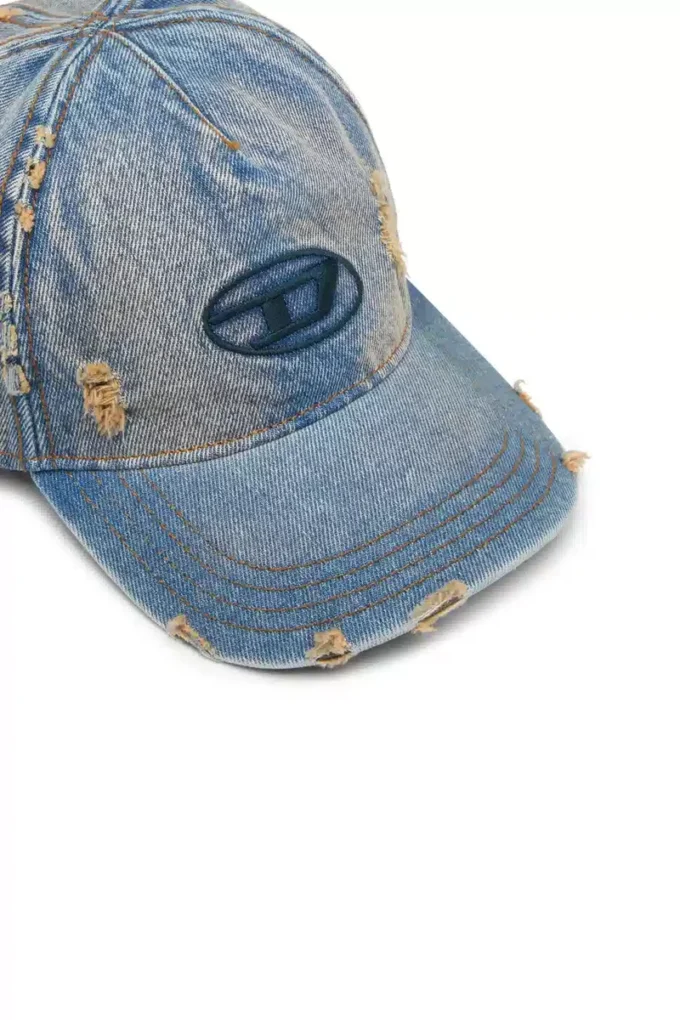 c-enic Denimkeps med slitna detaljer och broderad logotyp c-enic Denimkeps med slitna detaljer och broderad logotyp