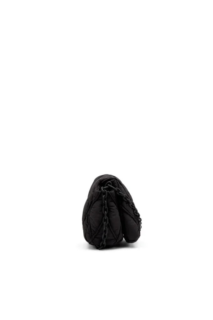 charm-d axel väska Charm-D S-Liten axelväska i quiltad nylon charm-d axel väska Charm-D S-Liten axelväska i quiltad nylon