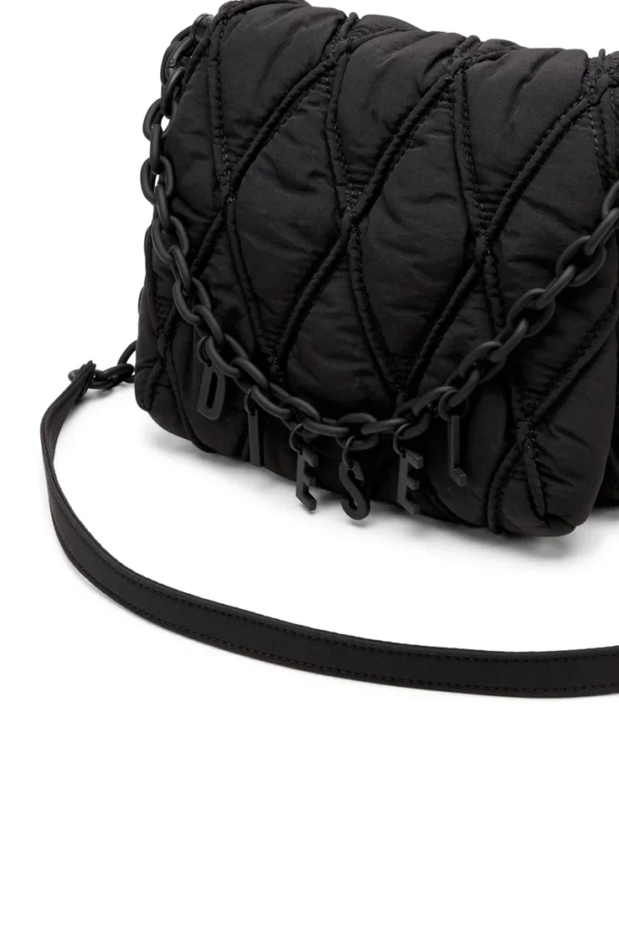 charm-d axel väska Charm-D S-Liten axelväska i quiltad nylon charm-d axel väska Charm-D S-Liten axelväska i quiltad nylon