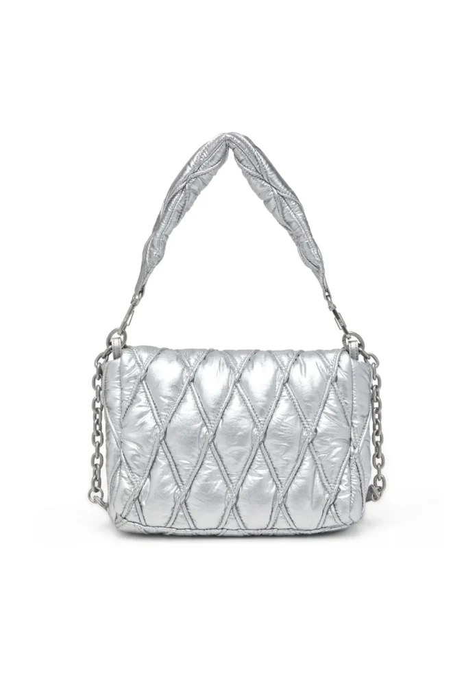 charm-d axelväska Charm-D M-axelväska i quiltad metallic nylon charm-d axelväska Charm-D M-axelväska i quiltad metallic nylon