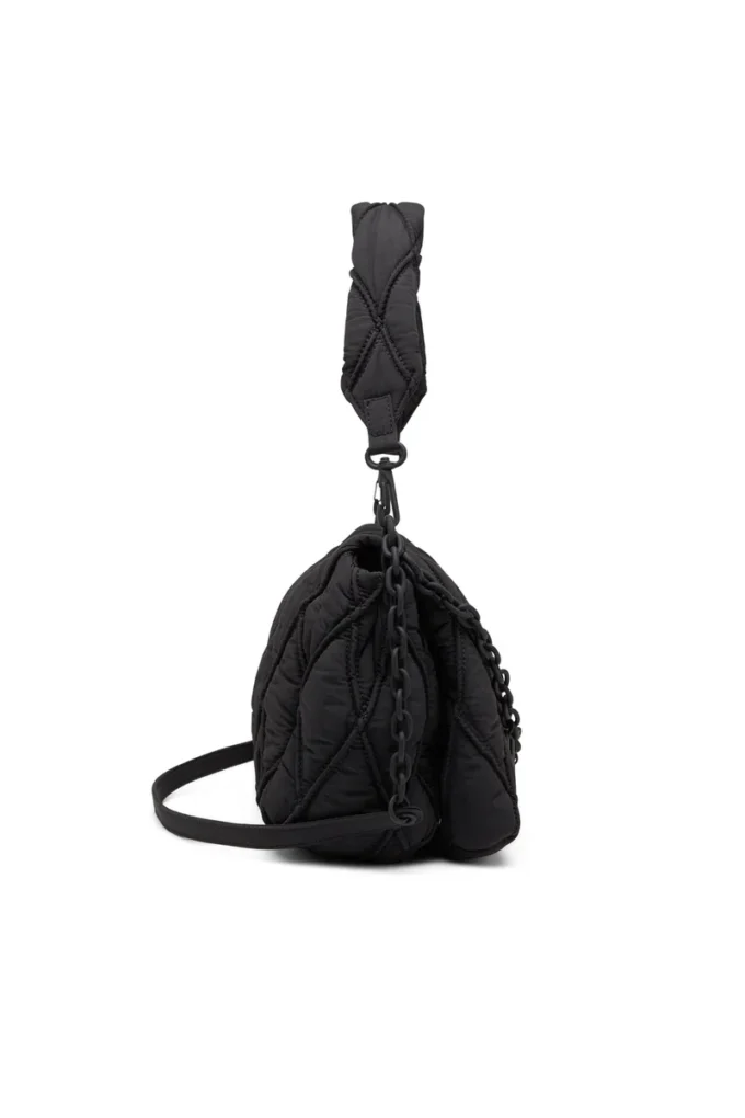 charm-d axelväska Charm-D M-axelväska i quiltad nylon charm-d axelväska Charm-D M-axelväska i quiltad nylon