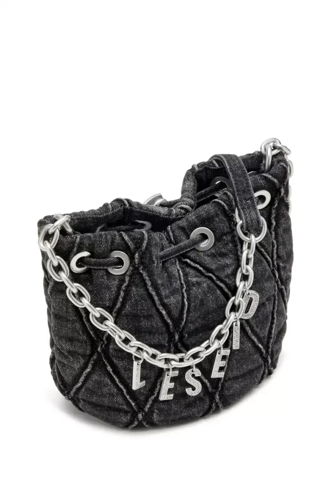 charm-d bucket s Charm-D S-Mini hinkväska i behandlad quiltad denim charm-d bucket s Charm-D S-Mini hinkväska i behandlad quiltad denim