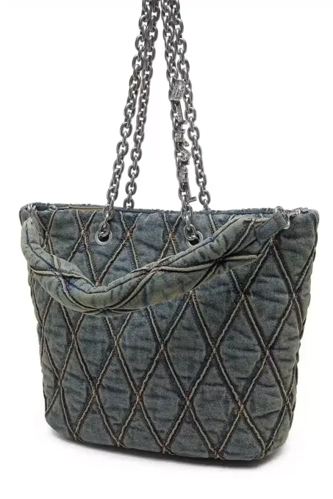 charm-d shopper m Charm-D-Tote-väska i quiltad denim charm-d shopper m Charm-D-Tote-väska i quiltad denim