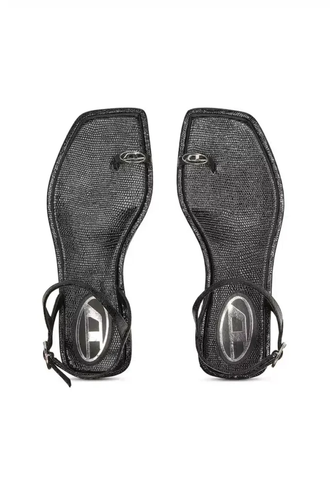d-amber infra 0 D-AMBER – Sandal i läder med metallisk logotyp d-amber infra 0 D-AMBER – Sandal i läder med metallisk logotyp
