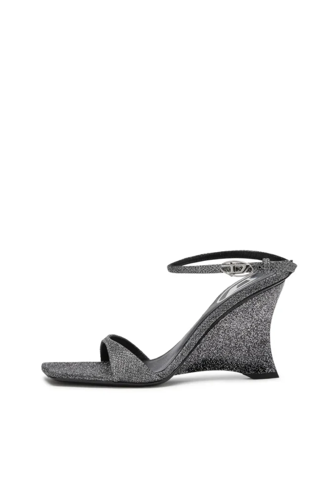 d-amber sandal med kilklack D-Amber-Sandaler med kilklack i lurex d-amber sandal med kilklack D-Amber-Sandaler med kilklack i lurex