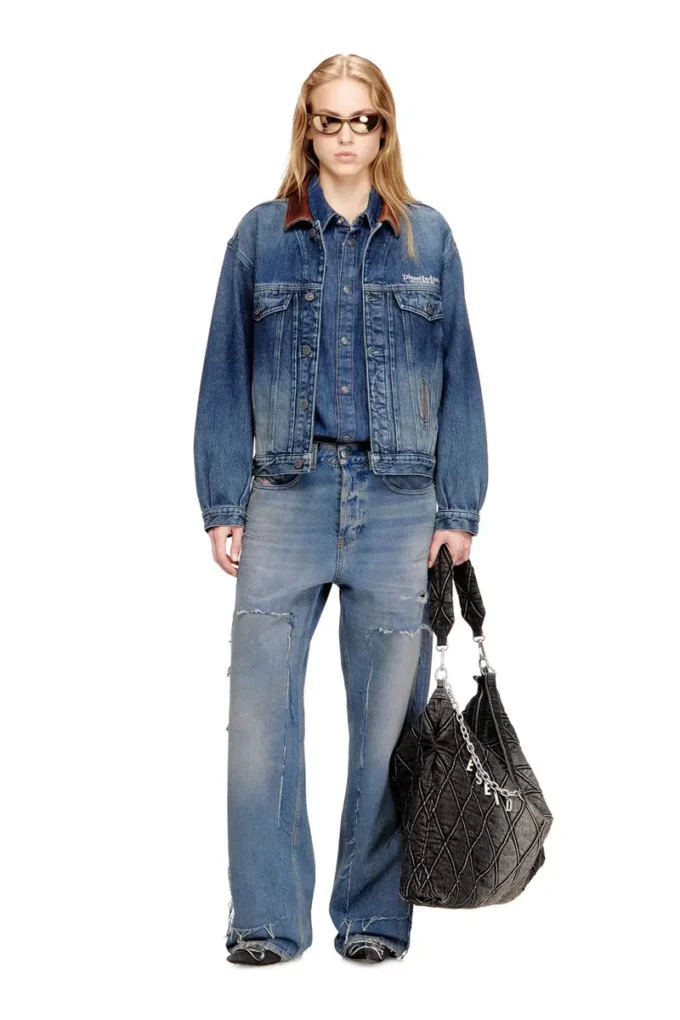 d-denver-s1 Truckerjacka i denim med kontrasterande läderdetaljer d-denver-s1 Truckerjacka i denim med kontrasterande läderdetaljer
