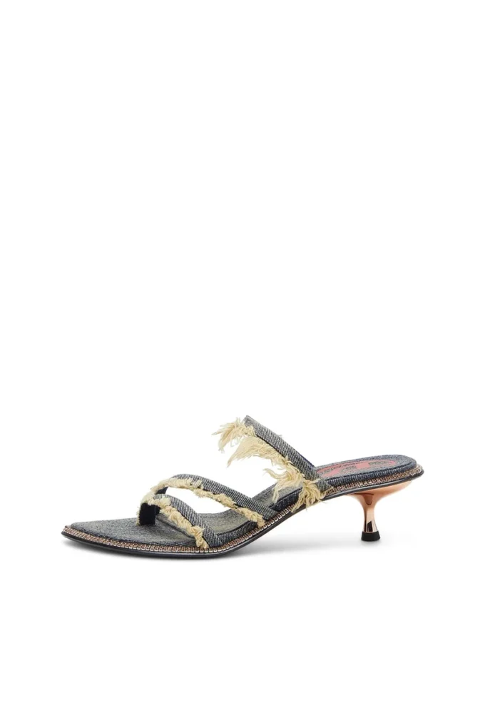 d-havanna kittie D-Havanna Kittie-Frayed-denim mules med kristaller d-havanna kittie D-Havanna Kittie-Frayed-denim mules med kristaller