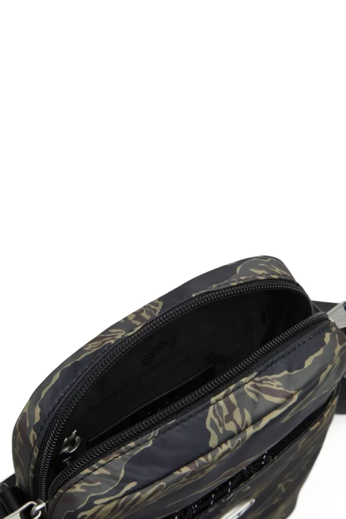 d-pack crossbody x Hitta närmaste butik d-pack crossbody x Hitta närmaste butik