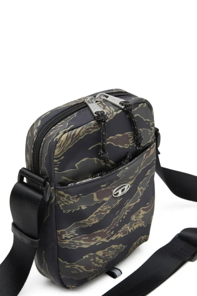 d-pack crossbody x Hitta närmaste butik d-pack crossbody x Hitta närmaste butik