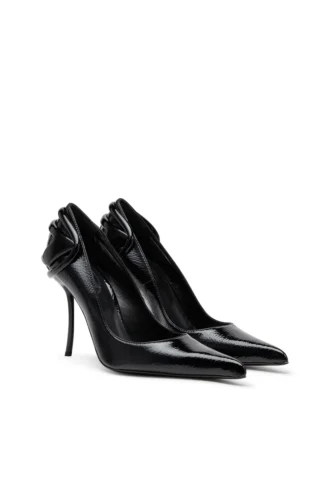 d-ten&half p D-Ten&Half-Glansiga pumps med böjd klack