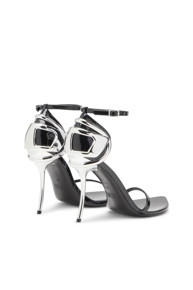 d-ten&half sandal D-Ten&Half-Stilettosandaler i lackläder och satin d-ten&half sandal D-Ten&Half-Stilettosandaler i lackläder och satin