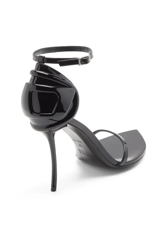 d-ten&half sandal D-Ten&Half-Stilettosandaler i lackläder och satin d-ten&half sandal D-Ten&Half-Stilettosandaler i lackläder och satin
