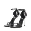 d-ten&half sandal D-Ten&Half-Stilettosandaler i lackläder och satin d-ten&half sandal D-Ten&Half-Stilettosandaler i lackläder och satin