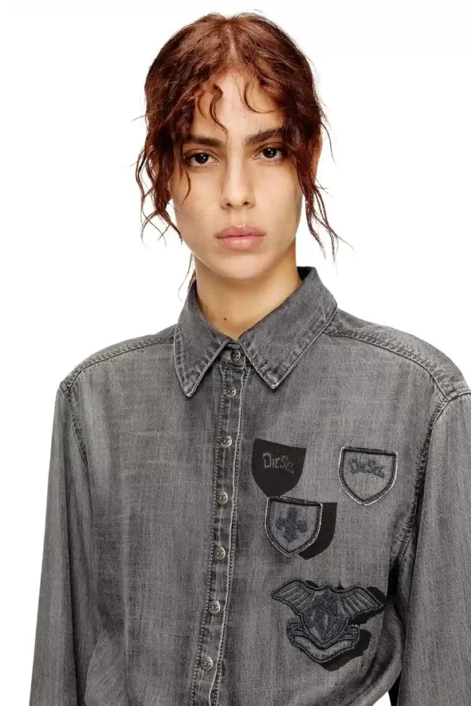 de-drevia-s Denimklänning med broderade patchar de-drevia-s Denimklänning med broderade patchar
