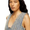 de-laris-dress-s2 Denimklänning med slitna detaljer de-laris-dress-s2 Denimklänning med slitna detaljer