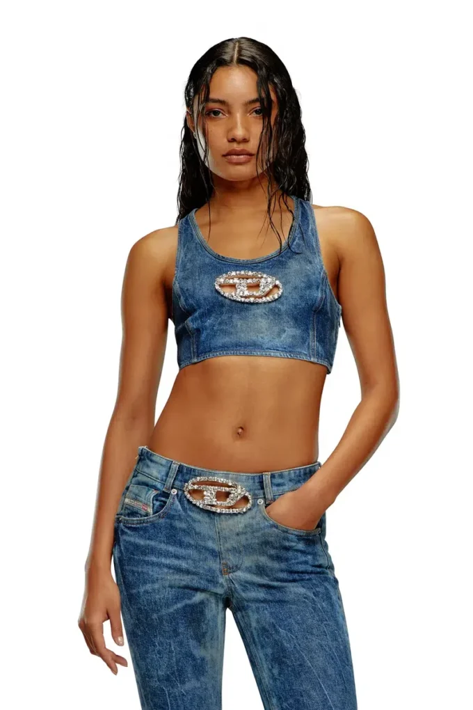 de-top-fse Kort denimtop med kristallplakett de-top-fse Kort denimtop med kristallplakett