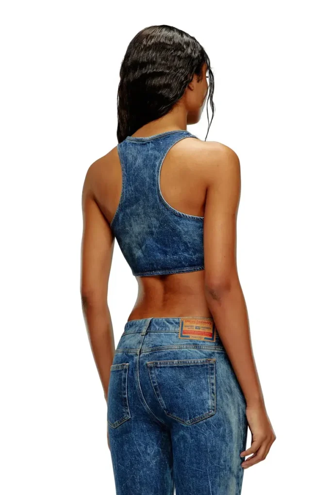 de-top-fse Kort denimtop med kristallplakett de-top-fse Kort denimtop med kristallplakett