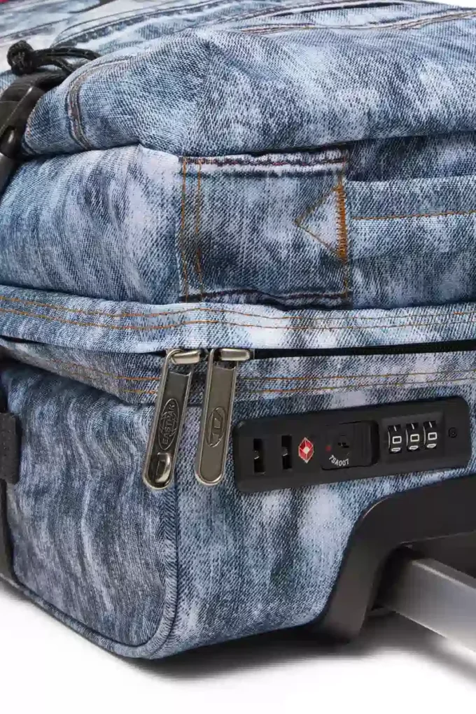 Diesel Transit’r S kabinväska i trompe l’oeil-denim Diesel Transit’r S kabinväska i trompe l’oeil-denim