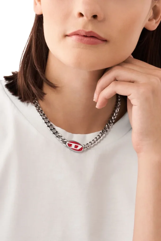 dx1446 Halsband med kedja i röd emalj dx1446 Halsband med kedja i röd emalj