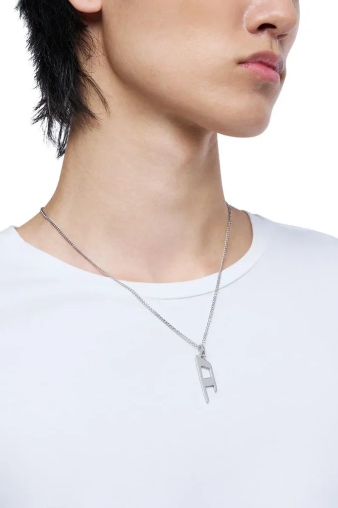 dx1625040 smycken Halsband i rostfritt stål med D-logotyp