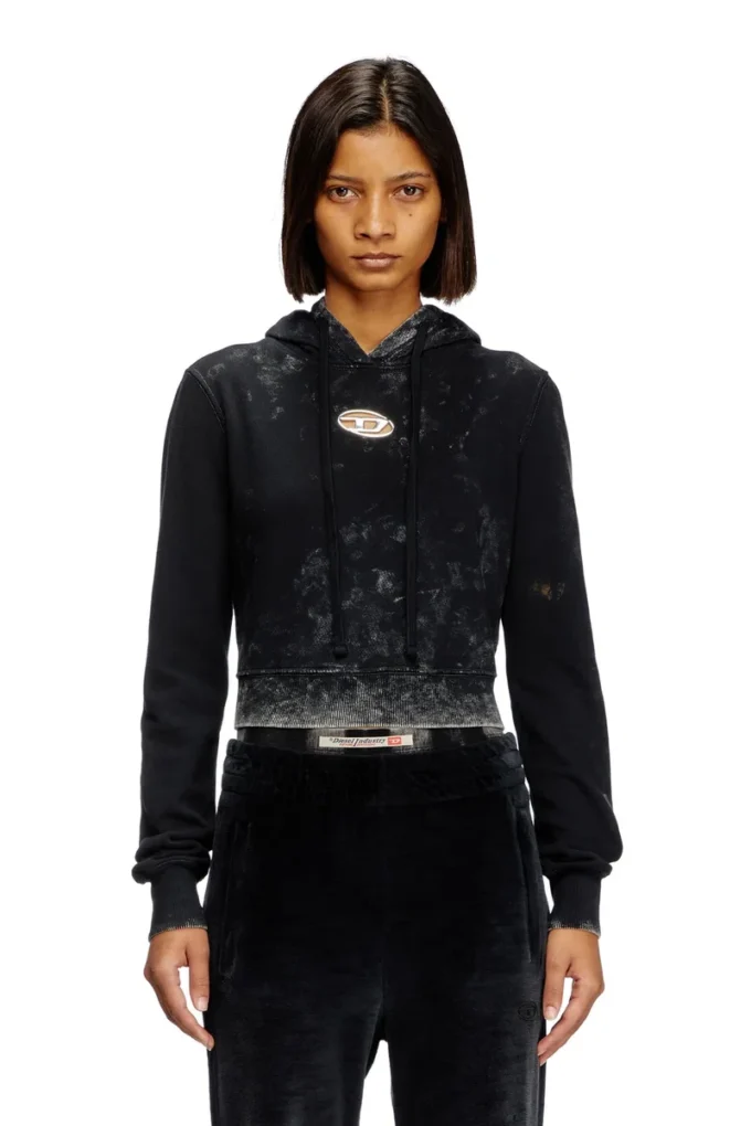 f-slimmy-hood-p5 Blekt hoodie med utskärningar och metallogo