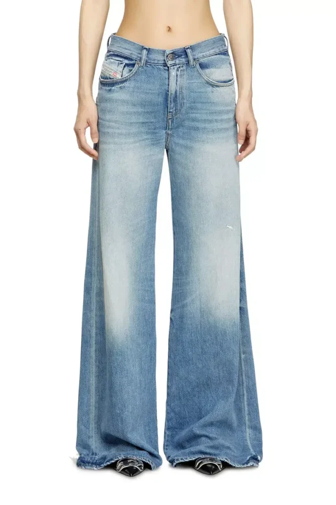 flare jeans 1978 d-akemi 09m07 Hitta närmaste butik