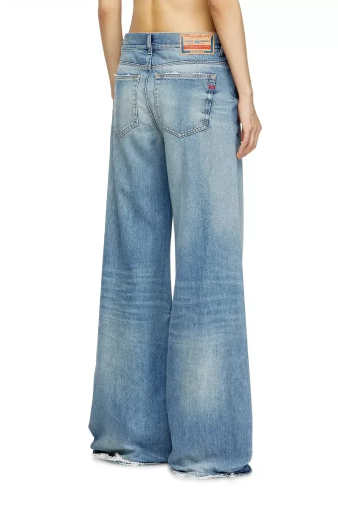flare jeans 1978 d-akemi 09m07 Hitta närmaste butik