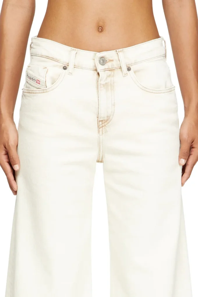 flare jeans 1978 d-akemi 09m70 Hitta närmaste butik