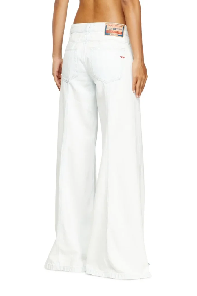 flare jeans d-akii 09m08 Hitta närmaste butik
