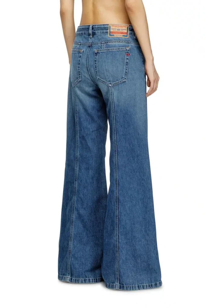flare jeans d-akii 09m56 Hitta närmaste butik