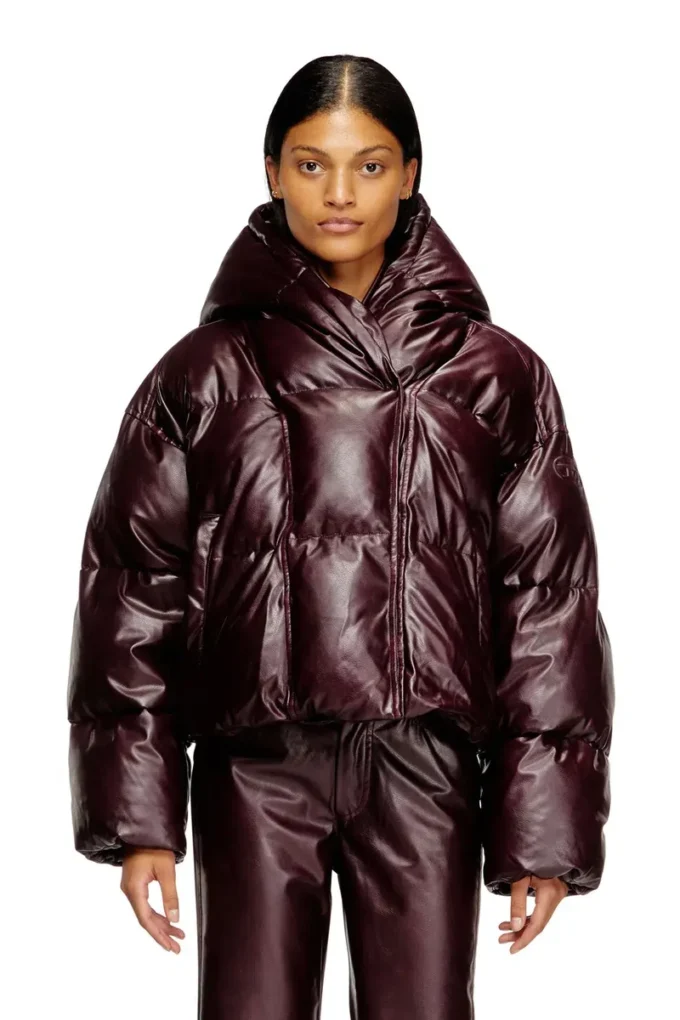 fr-w-illey Pufferjacka med huva i burgundy, tillverkad i belagt tyg fr-w-illey Pufferjacka med huva i burgundy, tillverkad i belagt tyg