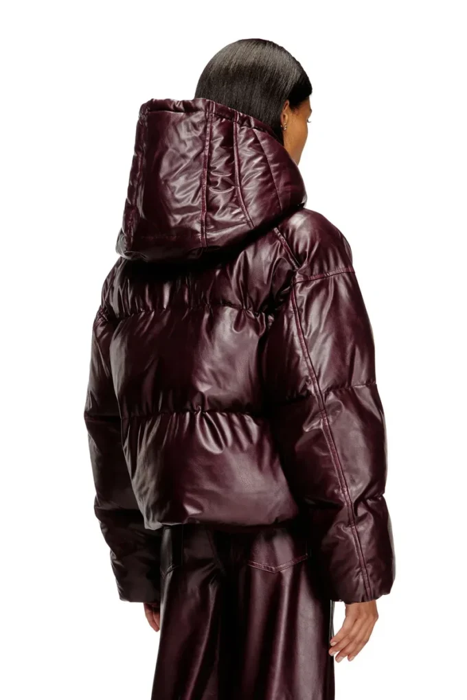 fr-w-illey Pufferjacka med huva i burgundy, tillverkad i belagt tyg fr-w-illey Pufferjacka med huva i burgundy, tillverkad i belagt tyg