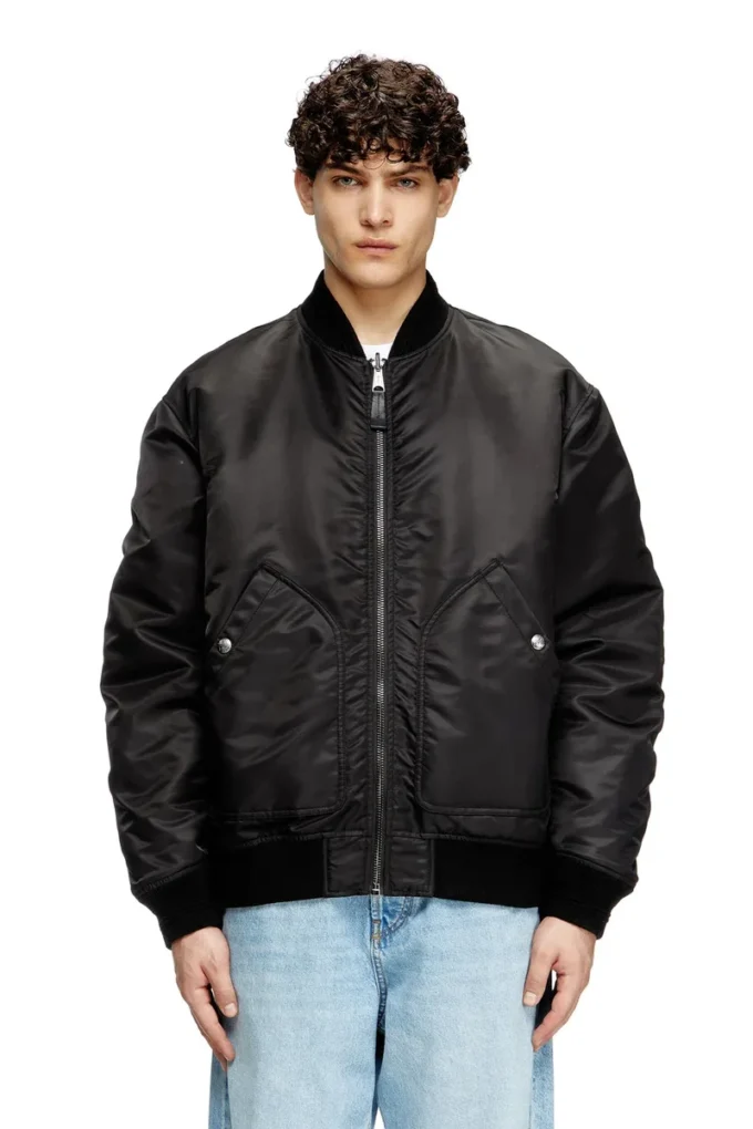 j-held Bomberjacka i vadderad nylon med Oval D j-held Bomberjacka i vadderad nylon med Oval D