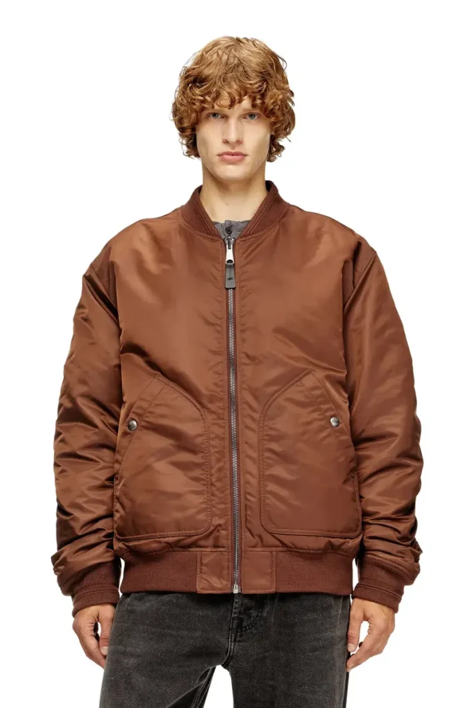 j-held Bomberjacka i vadderad nylon med Oval D j-held Bomberjacka i vadderad nylon med Oval D