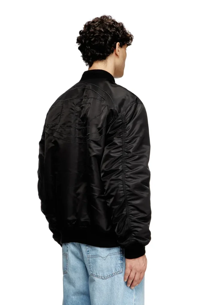 j-held Bomberjacka i vadderad nylon med Oval D j-held Bomberjacka i vadderad nylon med Oval D