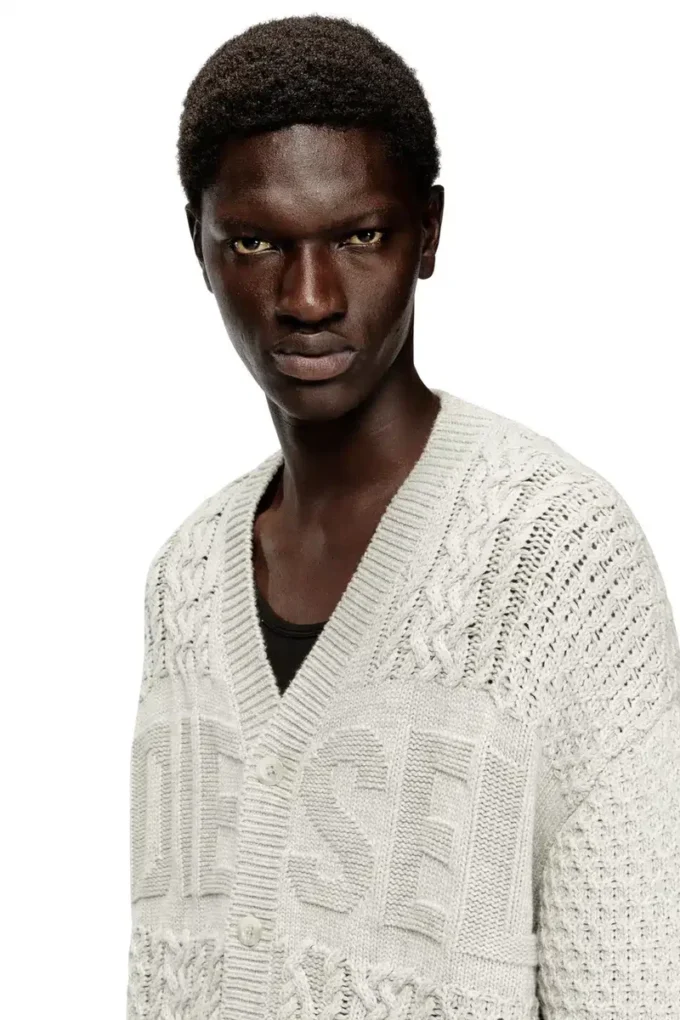 k-antoine Kabelstickad kofta med Diesel-logotyp k-antoine Kabelstickad kofta med Diesel-logotyp