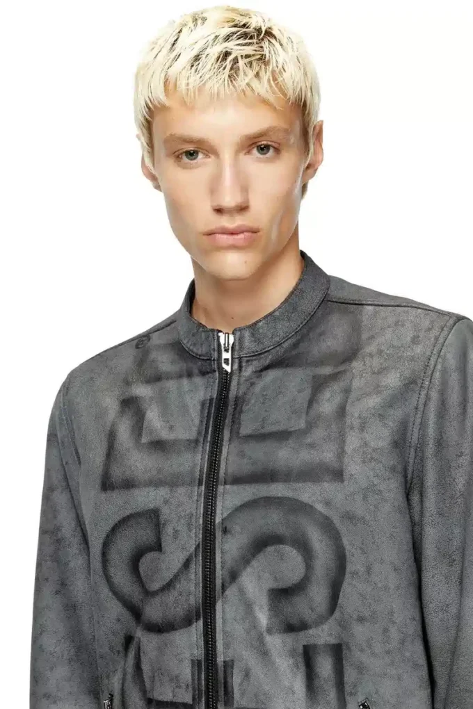 l-evert-a Bikerjacka i behandlat läder med blekt logo l-evert-a Bikerjacka i behandlat läder med blekt logo