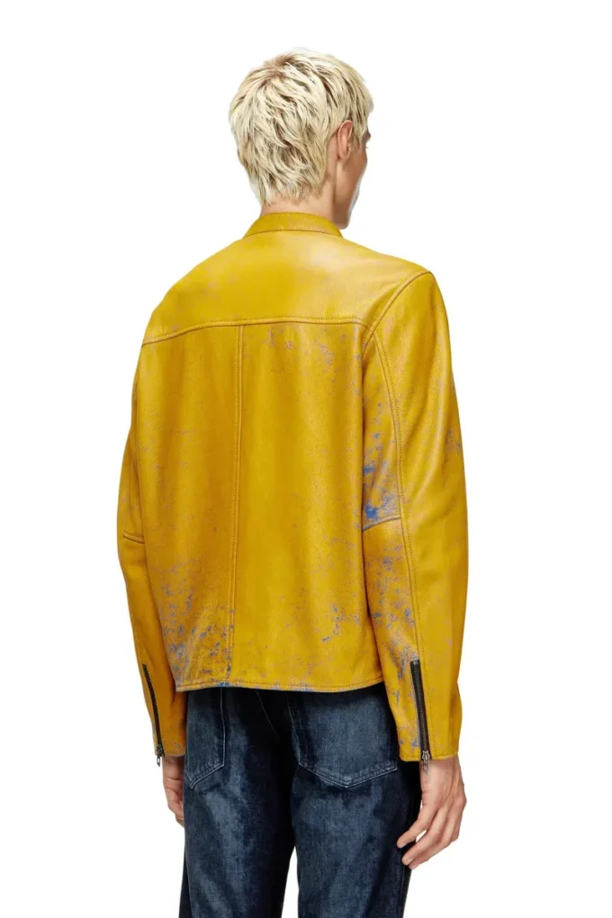 l-evert-a Bikerjacka i behandlat läder med blekt logo l-evert-a Bikerjacka i behandlat läder med blekt logo