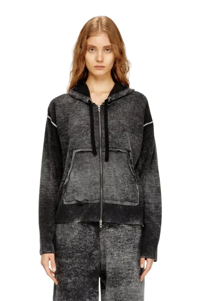m-hermine Cardigan med huva i ull och tryck på baksidan m-hermine Cardigan med huva i ull och tryck på baksidan