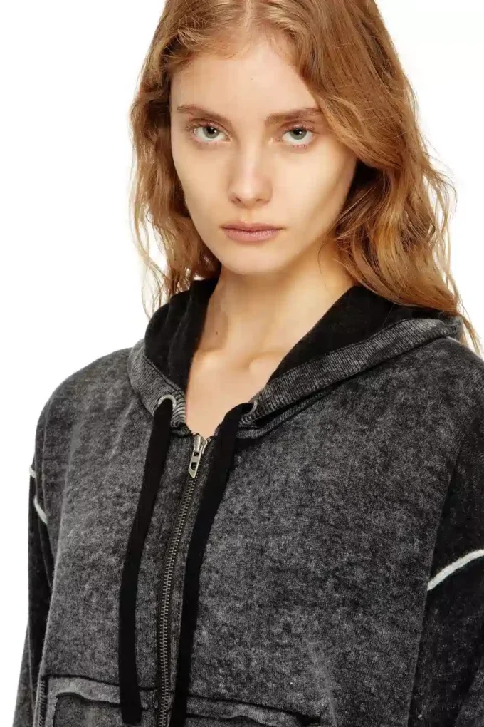 m-hermine Cardigan med huva i ull och tryck på baksidan m-hermine Cardigan med huva i ull och tryck på baksidan