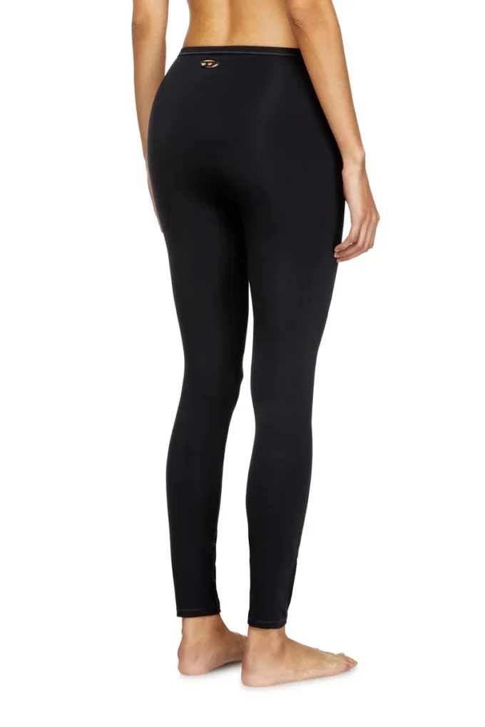 meredith-utlt Nylonleggings med utskärning bak Oval D meredith-utlt Nylonleggings med utskärning bak Oval D