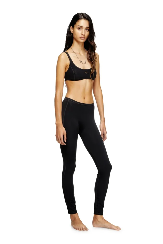 meredith-utlt Nylonleggings med utskärning bak Oval D meredith-utlt Nylonleggings med utskärning bak Oval D