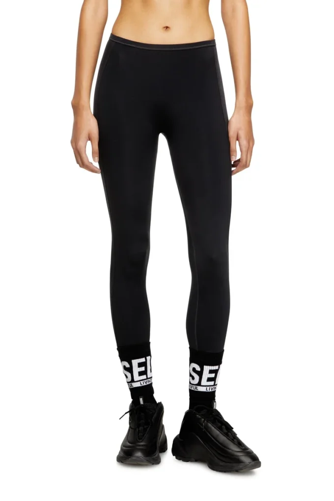 meredith-utlt Nylonleggings med utskärning bak Oval D meredith-utlt Nylonleggings med utskärning bak Oval D