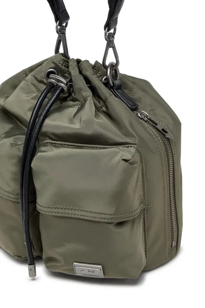 multi-pkts bucket x Multi-Pkts-Multipocket bucketväska i praktiskt skal multi-pkts bucket x Multi-Pkts-Multipocket bucketväska i praktiskt skal