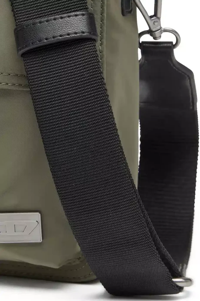 multi-pkts crossbody x Multi-Pkts-Crossbody-väska i praktiskt skal
