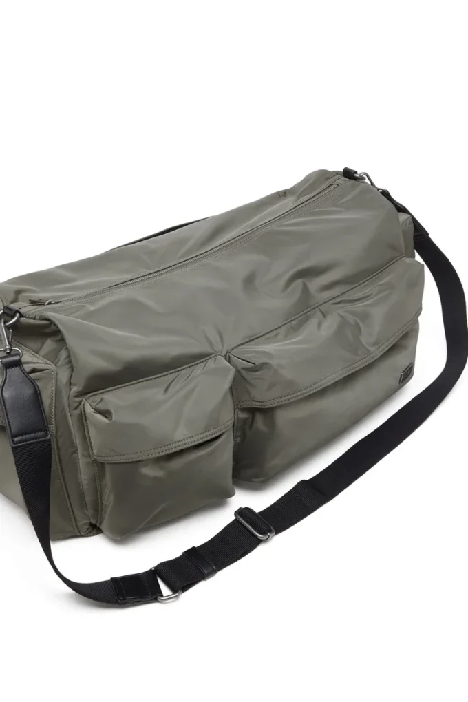 multi-pkts duffle x Multi-Pkts-Multipocket duffelväska i praktiskt skal